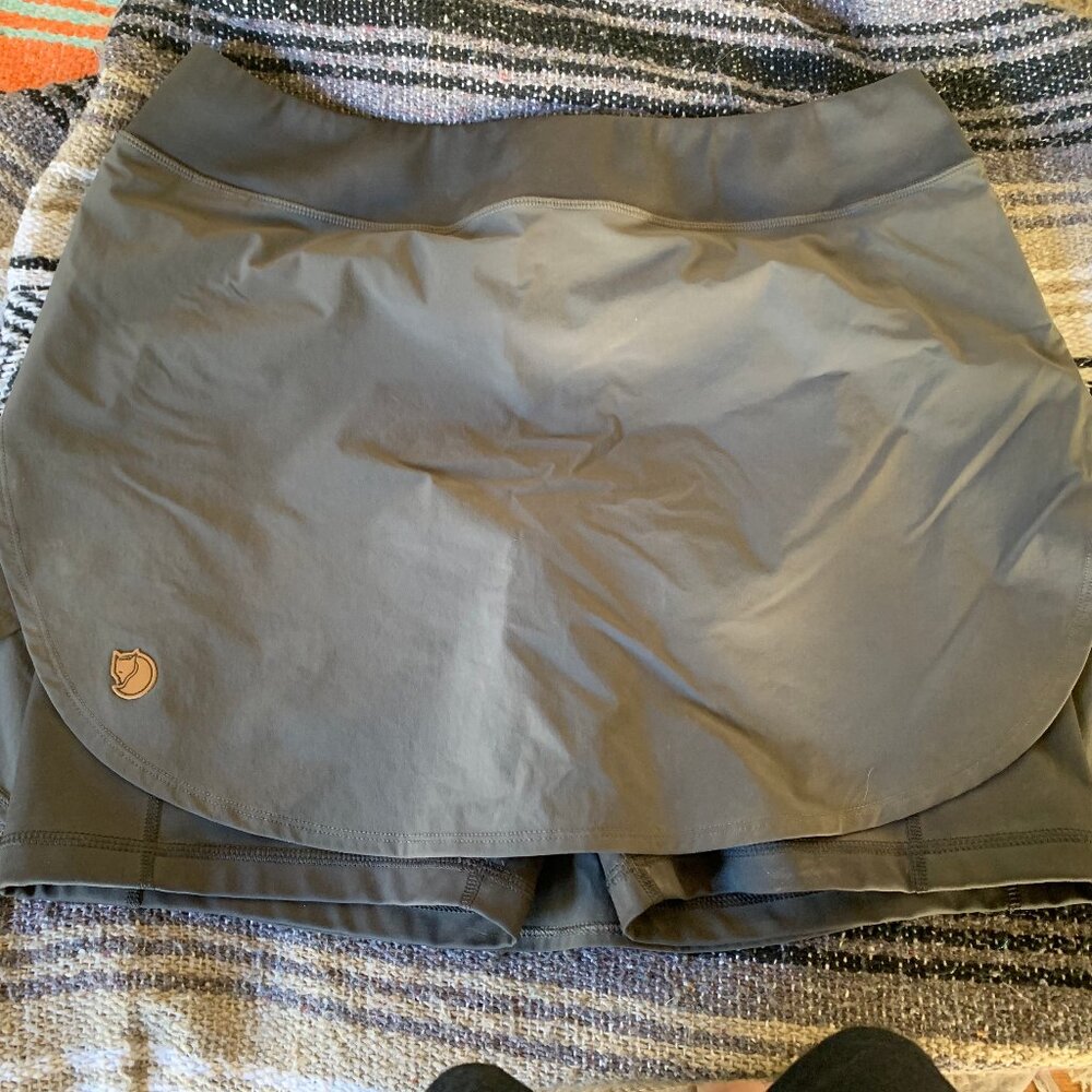 Fjallraven Skort - Perfect for Warm-Weather Trekking (EU 44 / US 34), NWT